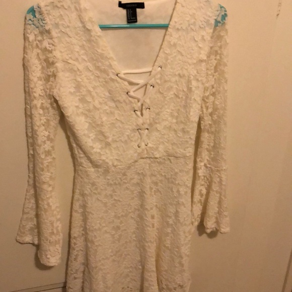 White lace dress with cross cross corset - Picture 2 of 3